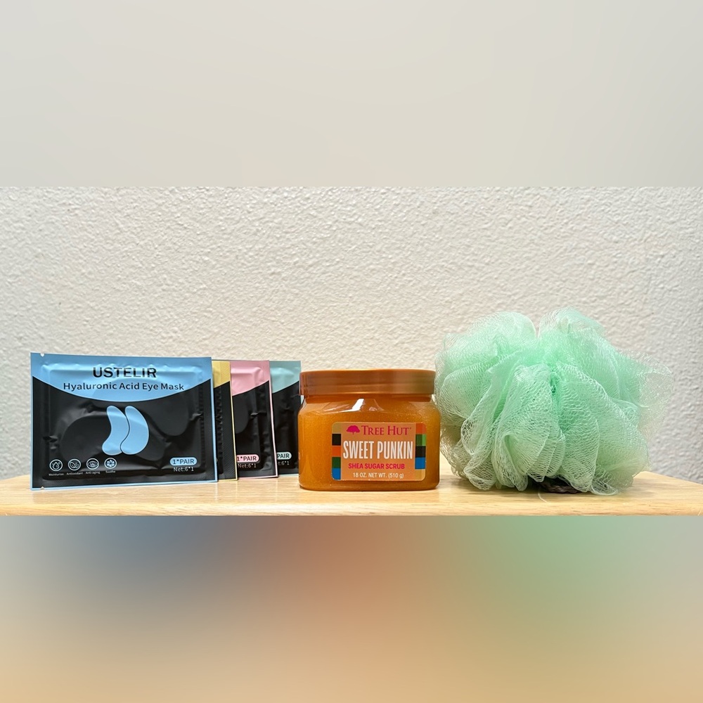 Tree Hut Sweet Pumpkin Scrub with Eye Masks and Loofah Set NWOT